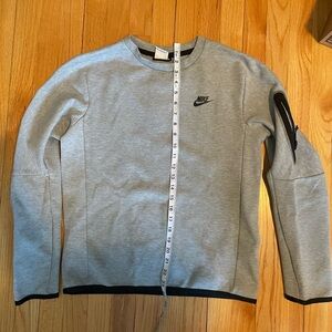 Nike Men's Light Gray Crewneck Sweater